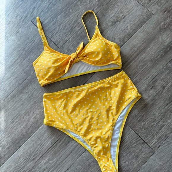 LAST PRICE🍒🤍 AMAZON polka dot high waist swimming set💛 - Picture 4 of 9